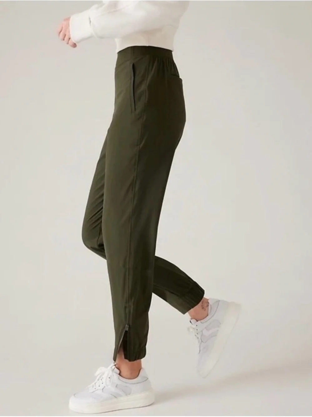 Athleta Brooklyn Heights High rise Jogger 2 in Aspen Olive